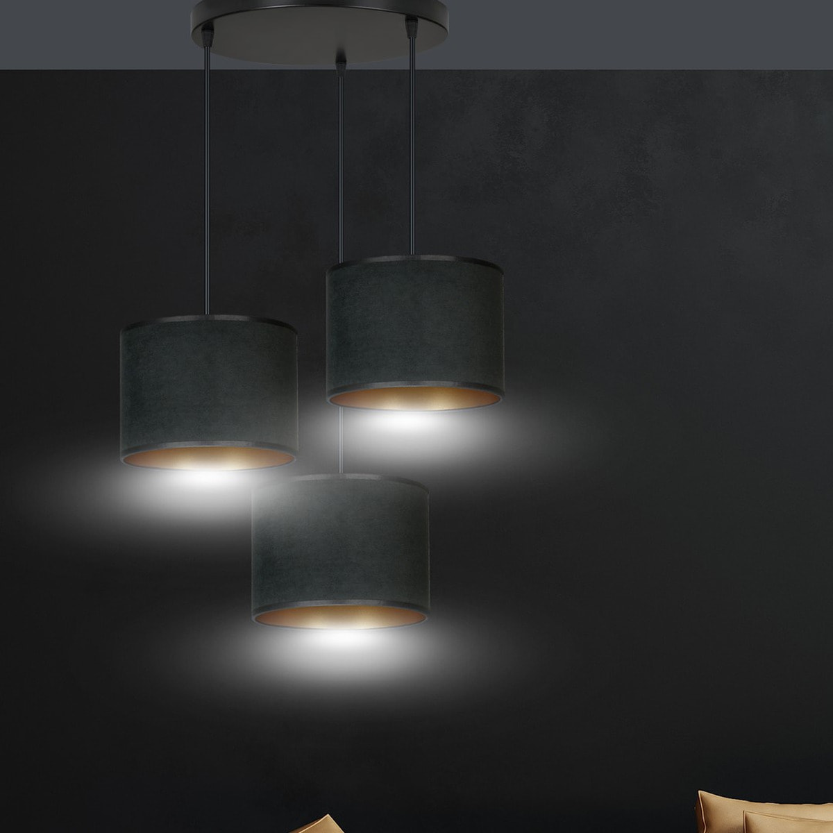 Lampada a sospensione Hilde in acciaio e velluto nero e oro