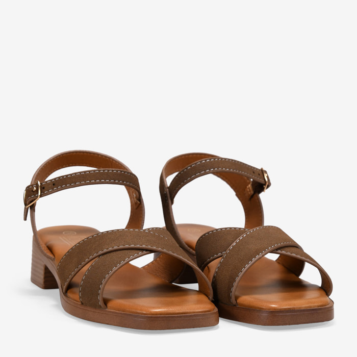 Sandalias de tacón cuero con hebilla