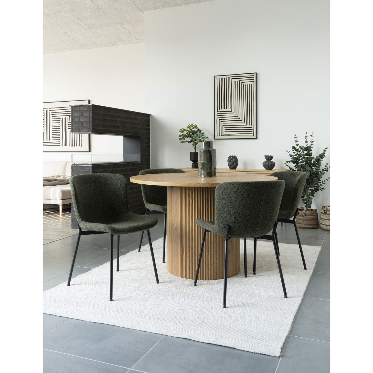 Set 2 sedie da pranzo Maceda in bouclé verde scuro con gambe nere 48x59x83 cm