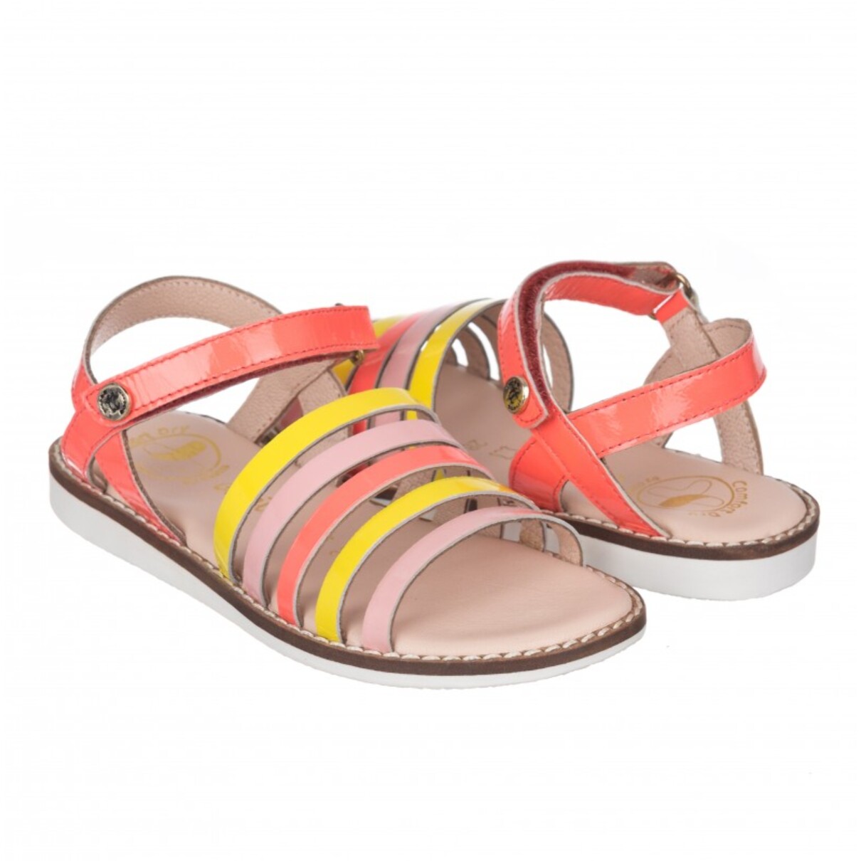 Sandalia en piel para niña con cierre velcro para fácil ajuste