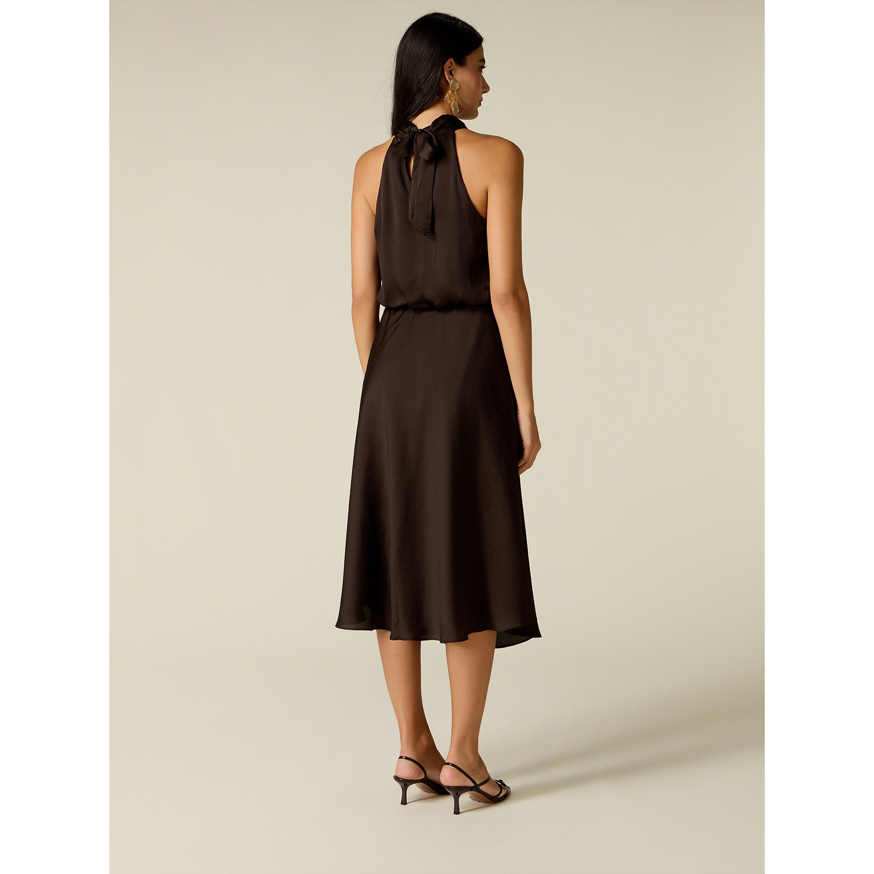 Oltre - Vestito midi halter neck in raso - Marrone