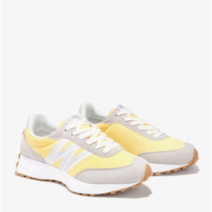 Zapatillas con logotipo amarillo B&W