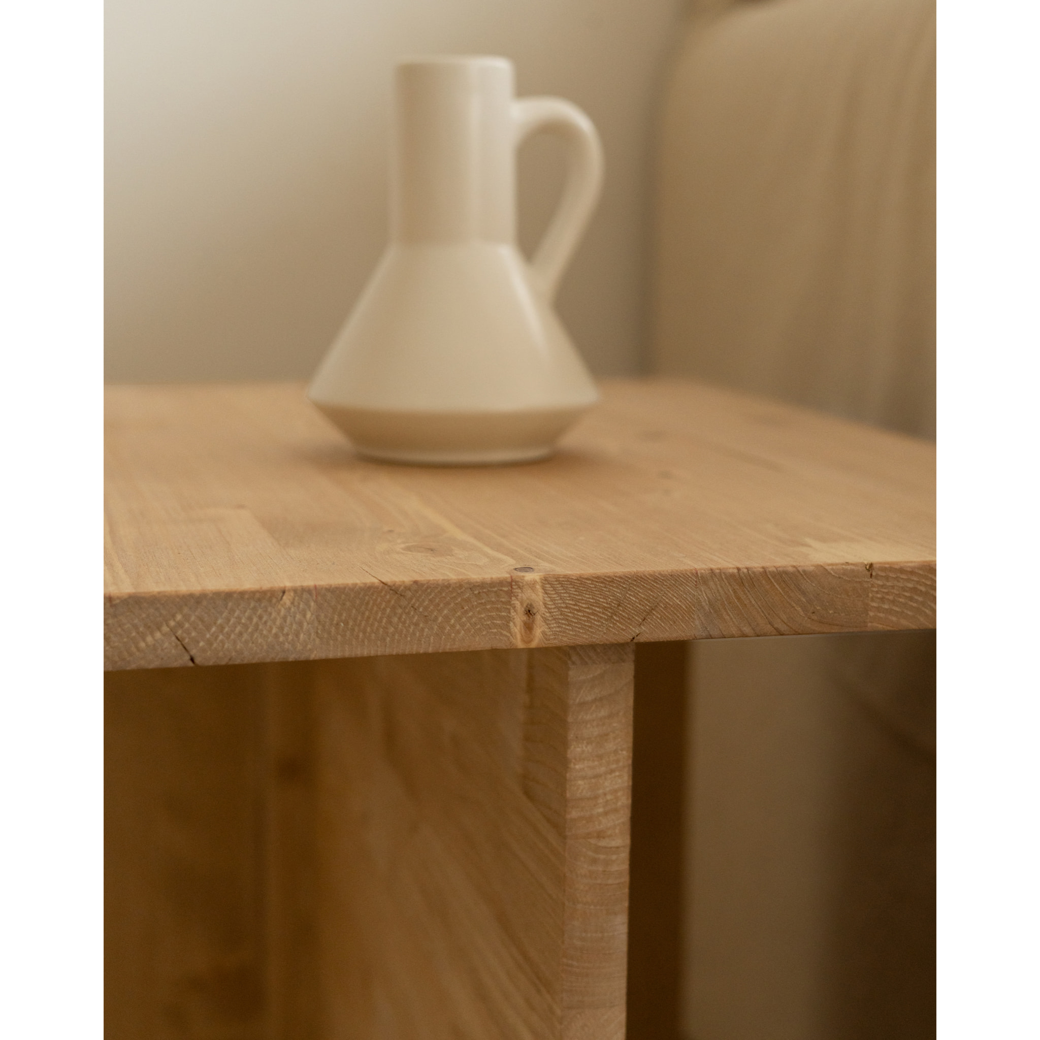 Table basse 2 pièces en bois massif ton chêne moyen de 100x45cm Hauteur: 44.6 Longueur: 100 Largeur: 39