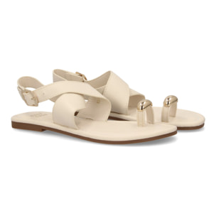 Sandalias planas elegantes mujer con adorno metálico.