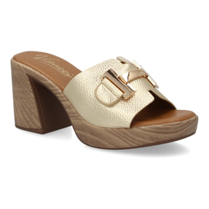 Sandalia tacón mujer con adorno metálico en la pala