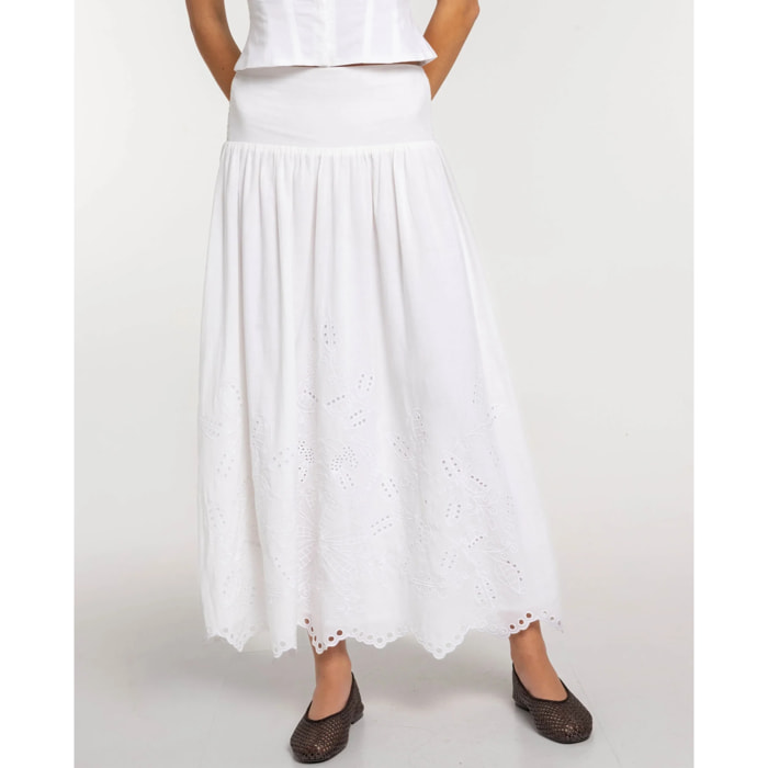 Falda midi con bordados y calados