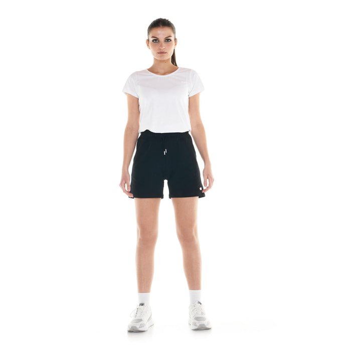 Pantalón corto básico de mujer.