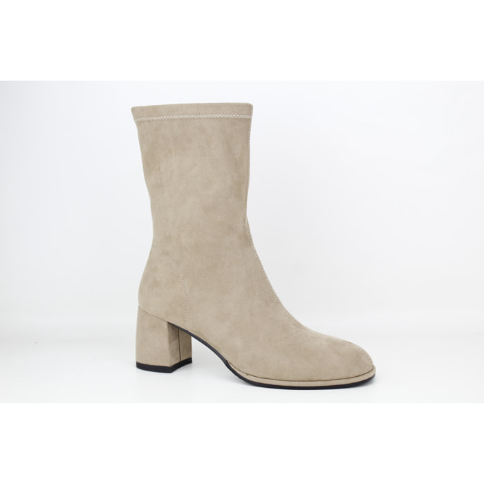 Botines en tierra. Tacón de 6 cm