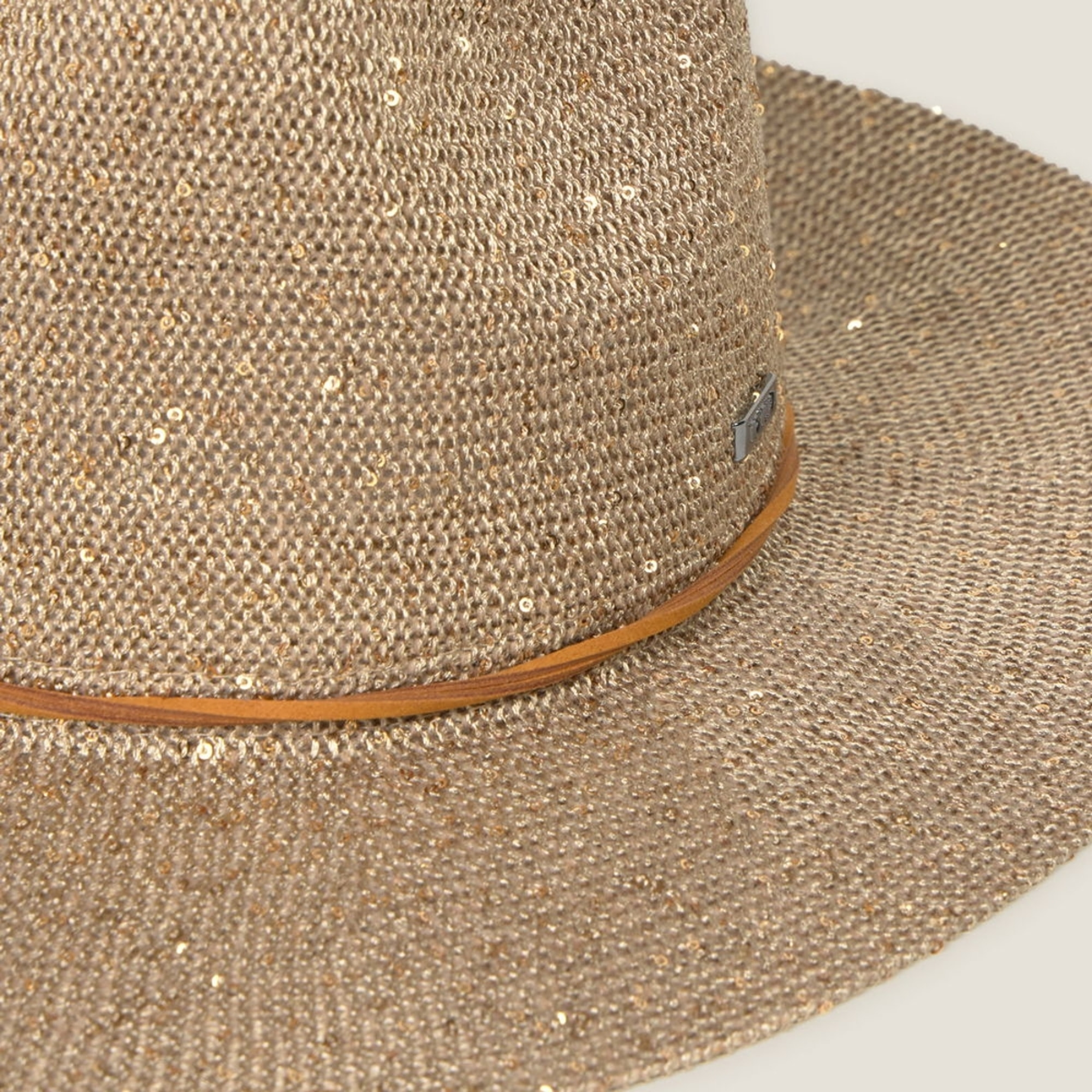 Sombrero de playa
 May color dorado Poliéster