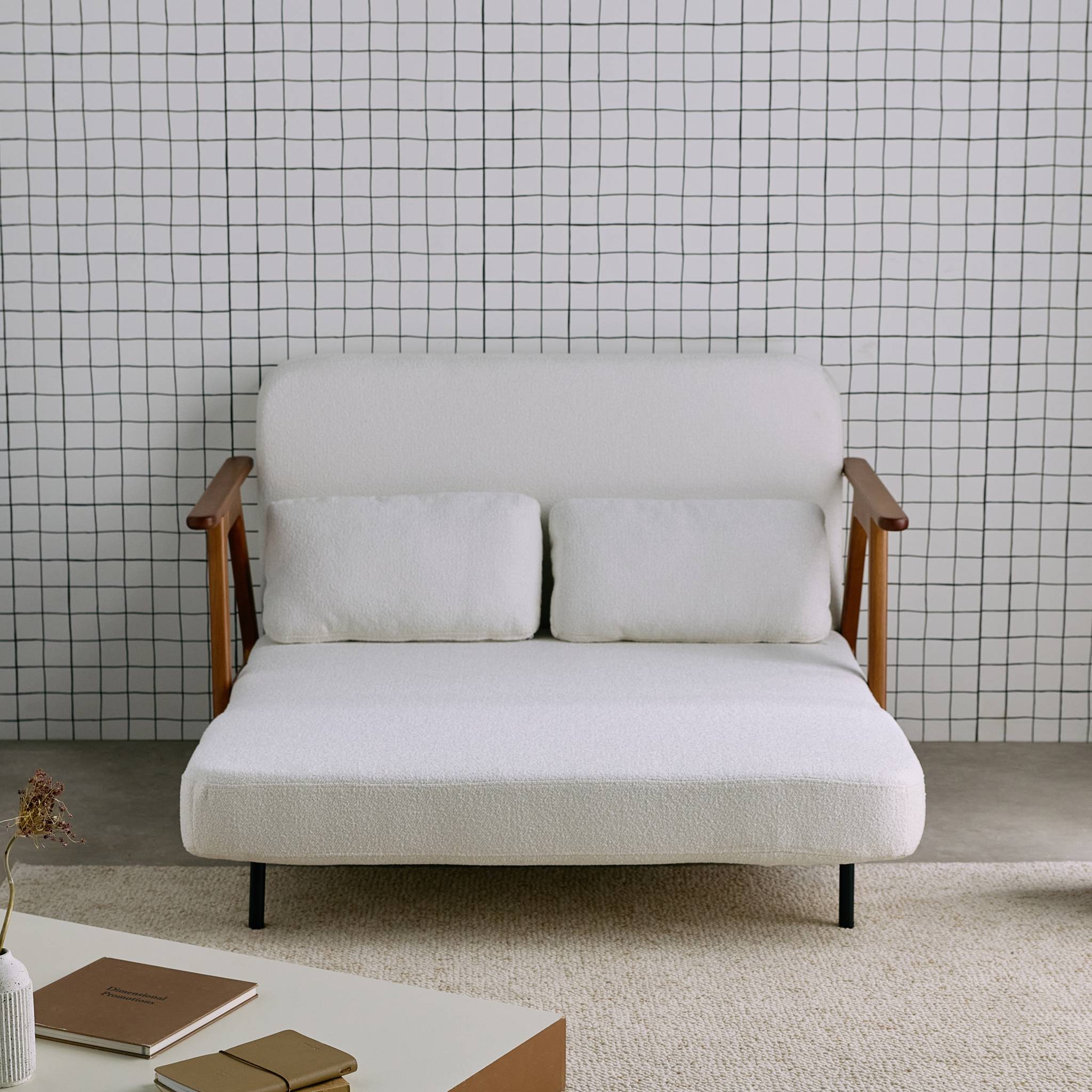 Banquette canapé convertible 2 places bois d'hévéa teinté noyer clair et bouclette texturée blanche L 133 x P 81 x 84cm - Sven