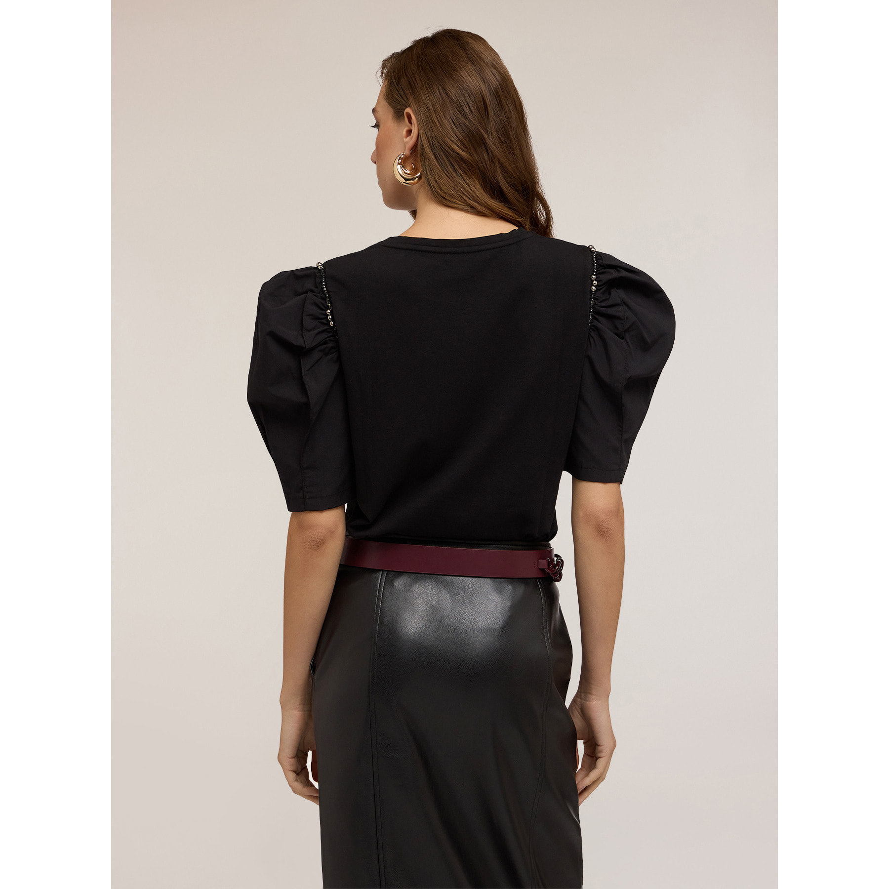 Motivi - T-shirt con maniche a sbuffo e pietre - Nero