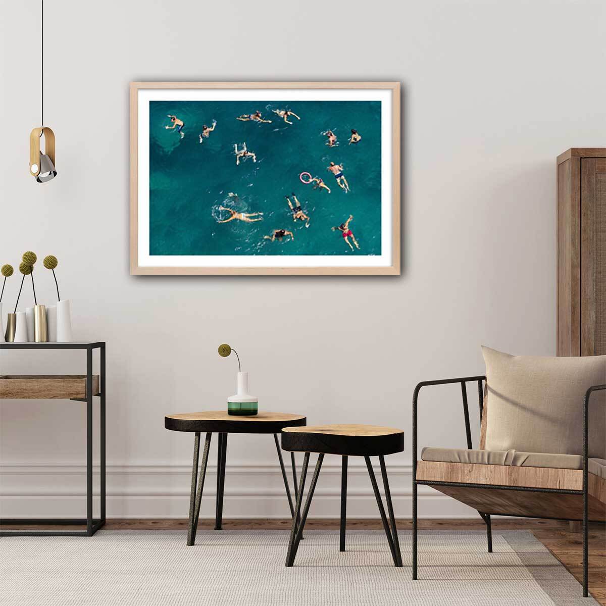 Affiche tous à l'eau! Affiche + cadre en bois - Chêne