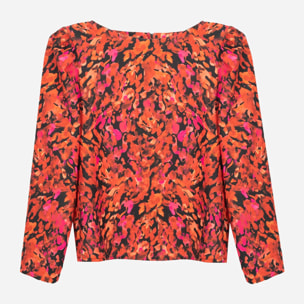 Blusa de mujer estampada con mangas.