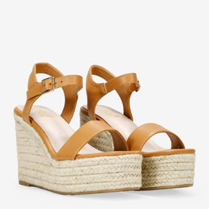 Sandalias marrones con cuña de esparto