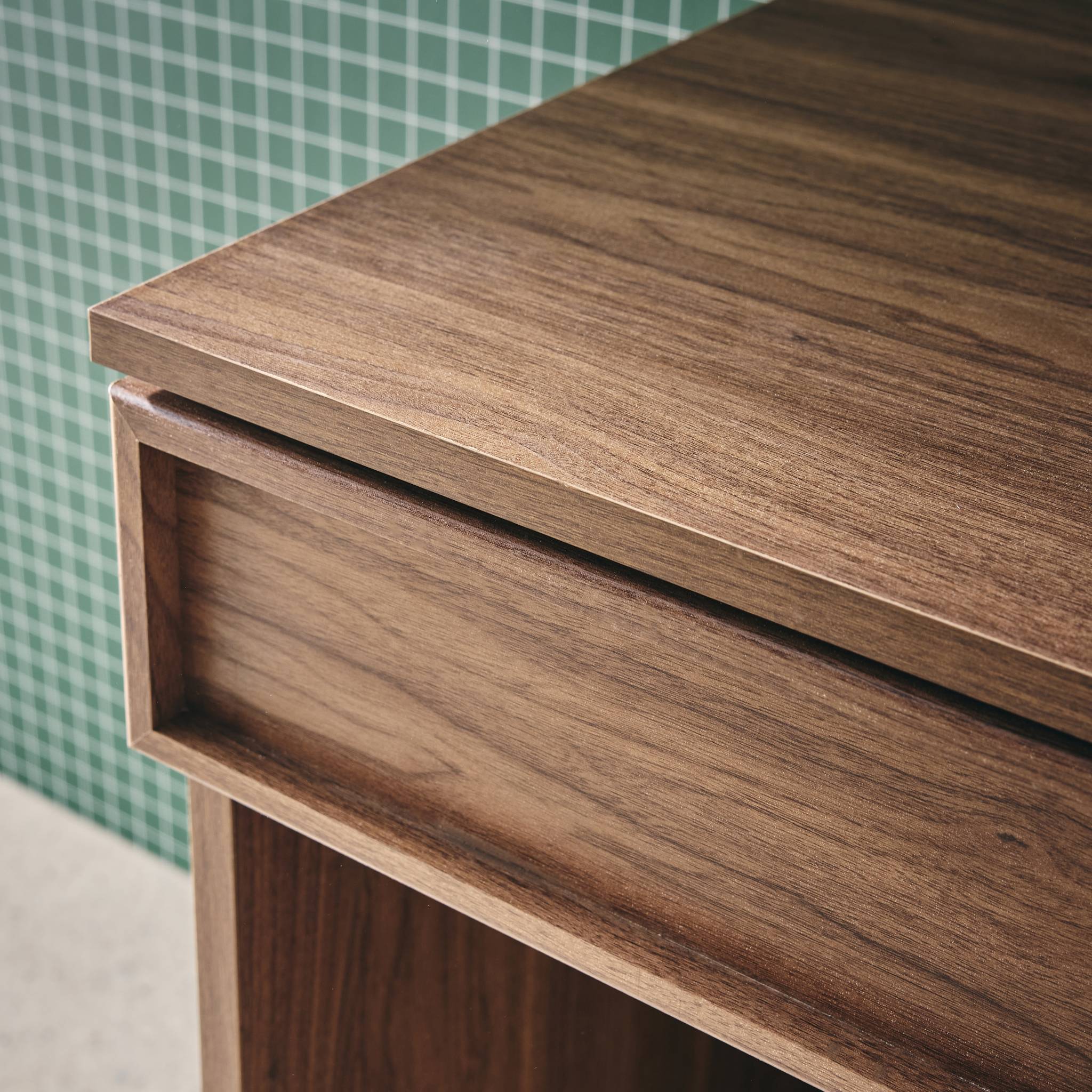 Bureau effet bois noyer 2 tiroirs 1 niche 120cm - L 120 x P 55 x H 77cm - Kuba