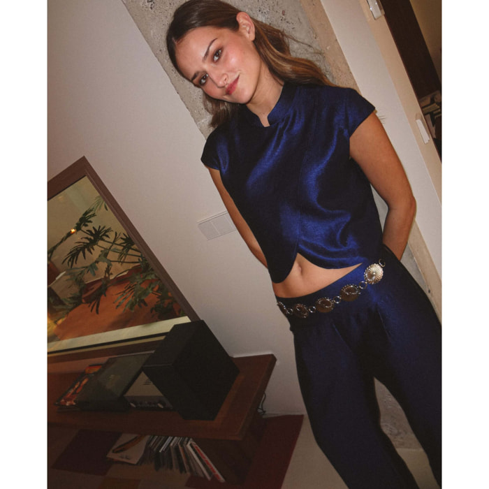 Blusa estilo qipao con cuello alto