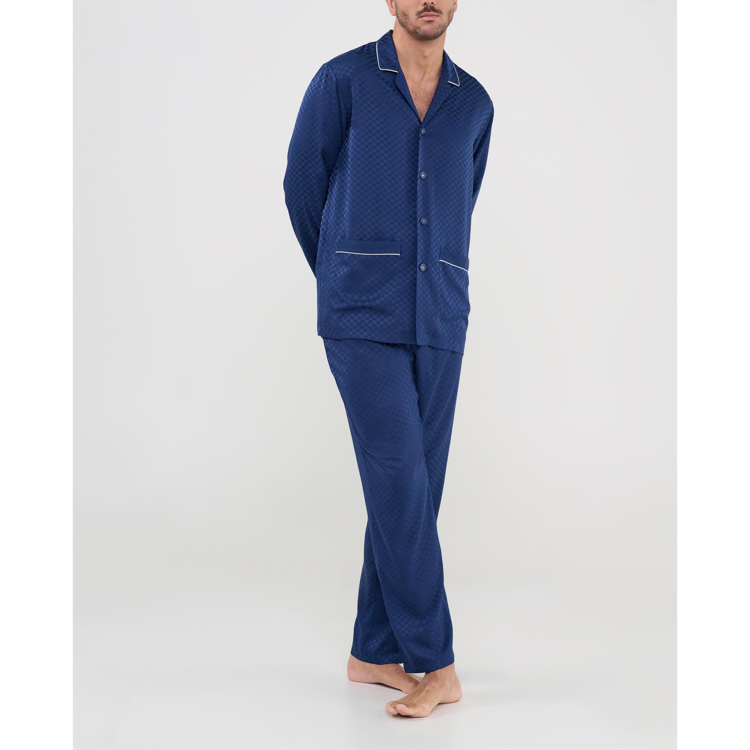 Pijama hombre tejido jaquard cuadritos, abierto con botones, con bolsillos de plastón, manga larga y pantalón largo