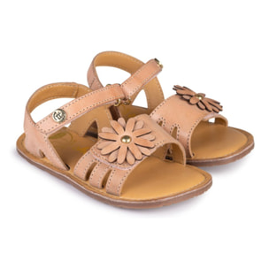 SANDALIA BAREFOOT ROSA – FLOR DELICADA Y SUAVIDAD PASTEL