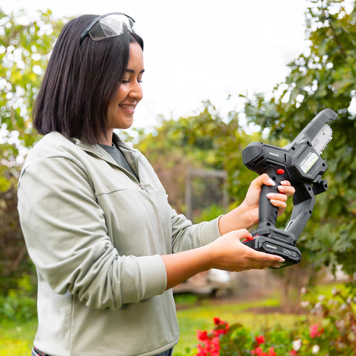 Motosierra de mano con batería de litio de 20V para poda con espada de 152mm, 6" - Greencut GSM200L