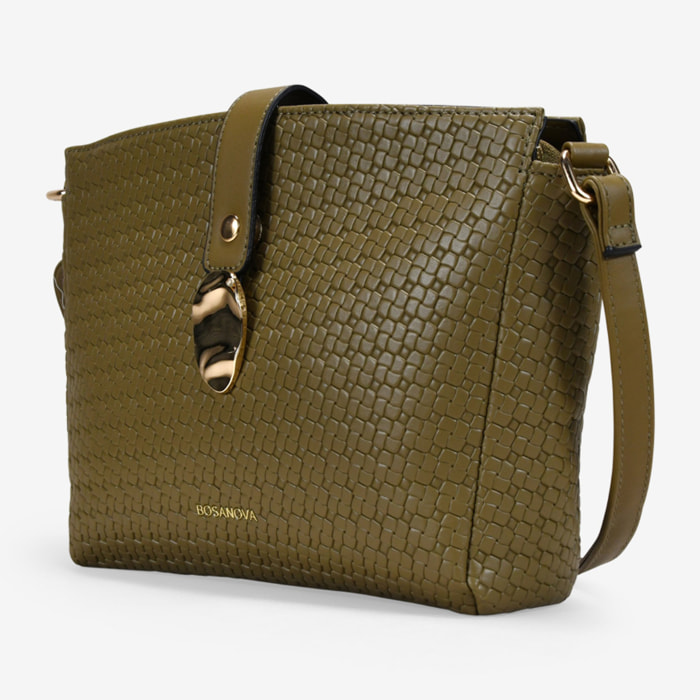 Bolso bandolera verde con solapa de metal