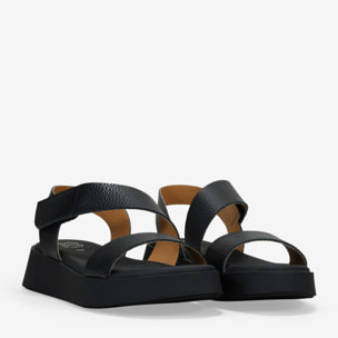 Sandalias de cuña negras en piel con cierre fácil