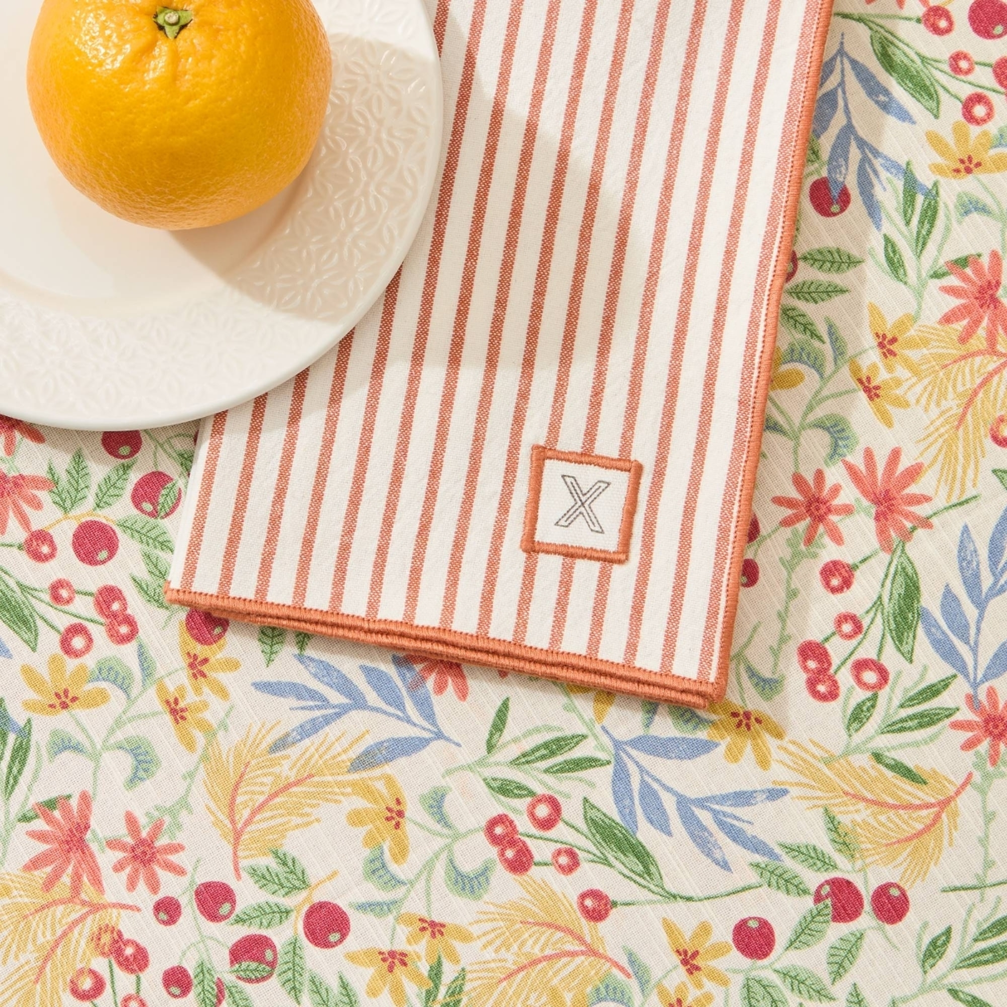 Mantel resinado flores Lisi color marron beige