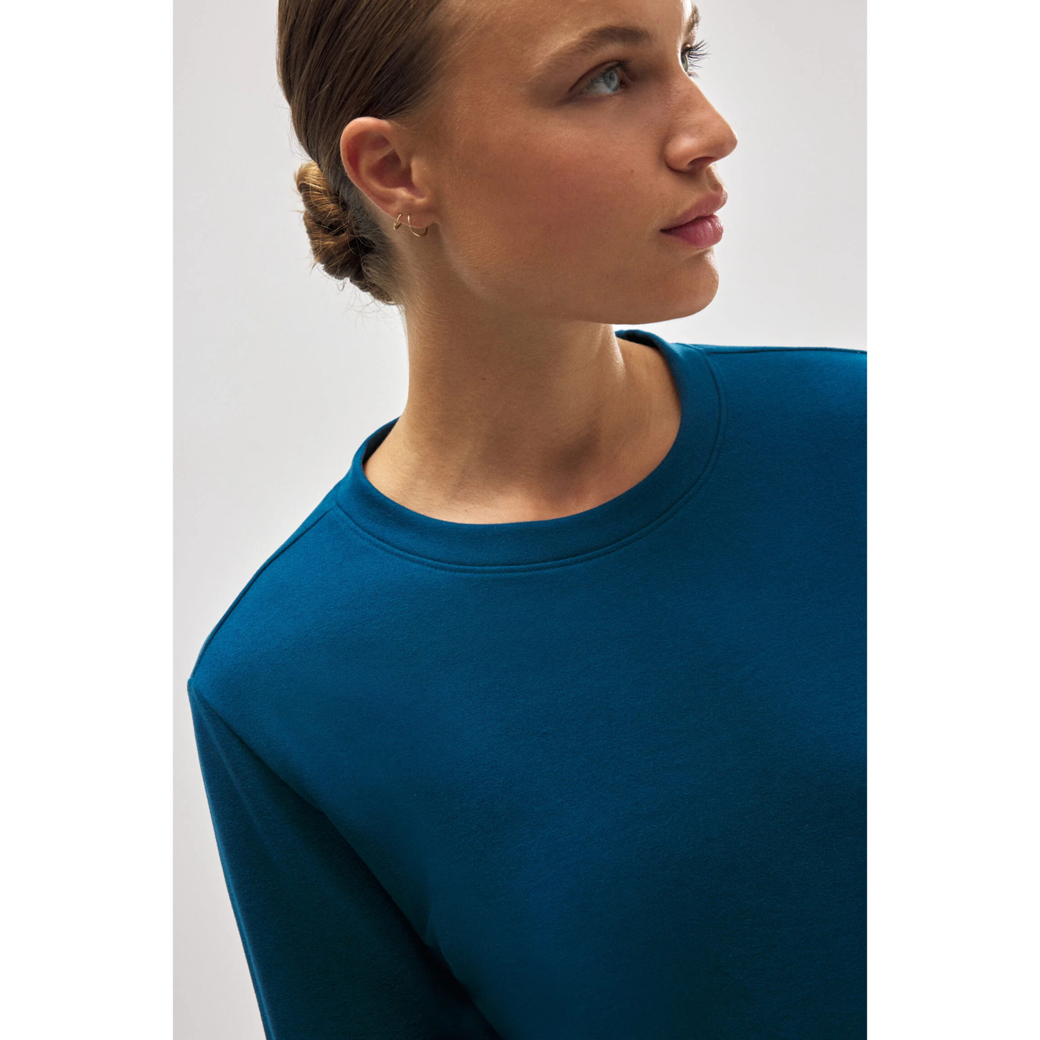 Maglietta termica in pile blu in stile sportivo