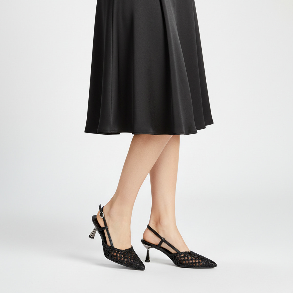 Decolletè cinturino regolabile - tacco 7,0 cm