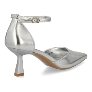 Zapato de salón con cierre de hebilla