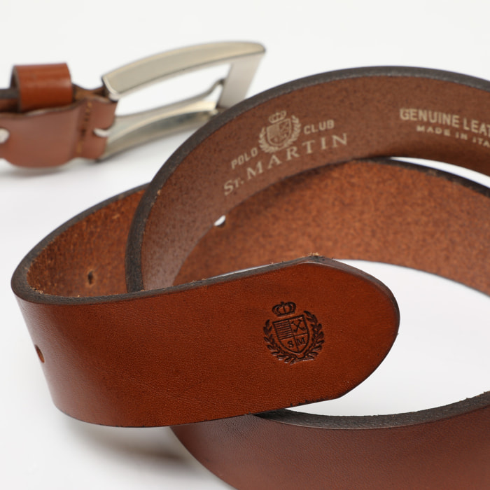 Cintura in pelle e fibbia in metallo