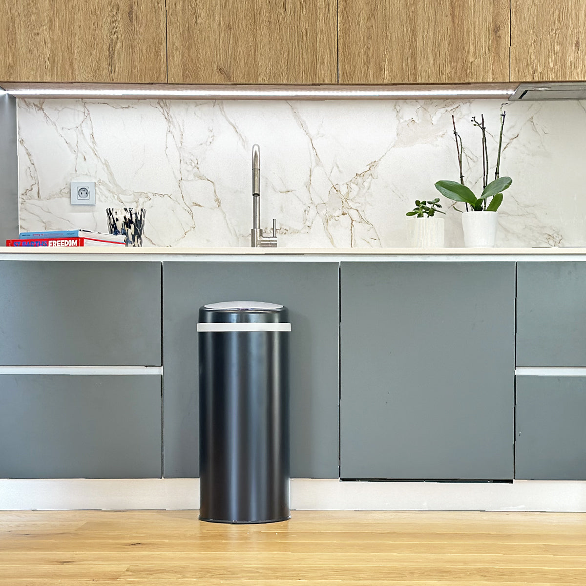 Poubelle automatique inox SOHO noir 42L