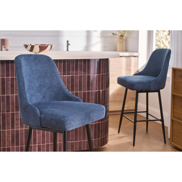 Tabourets de bar pivotants 360° en tissu chenille bleu foncé et métal H66 cm (lot de 2) HASTA