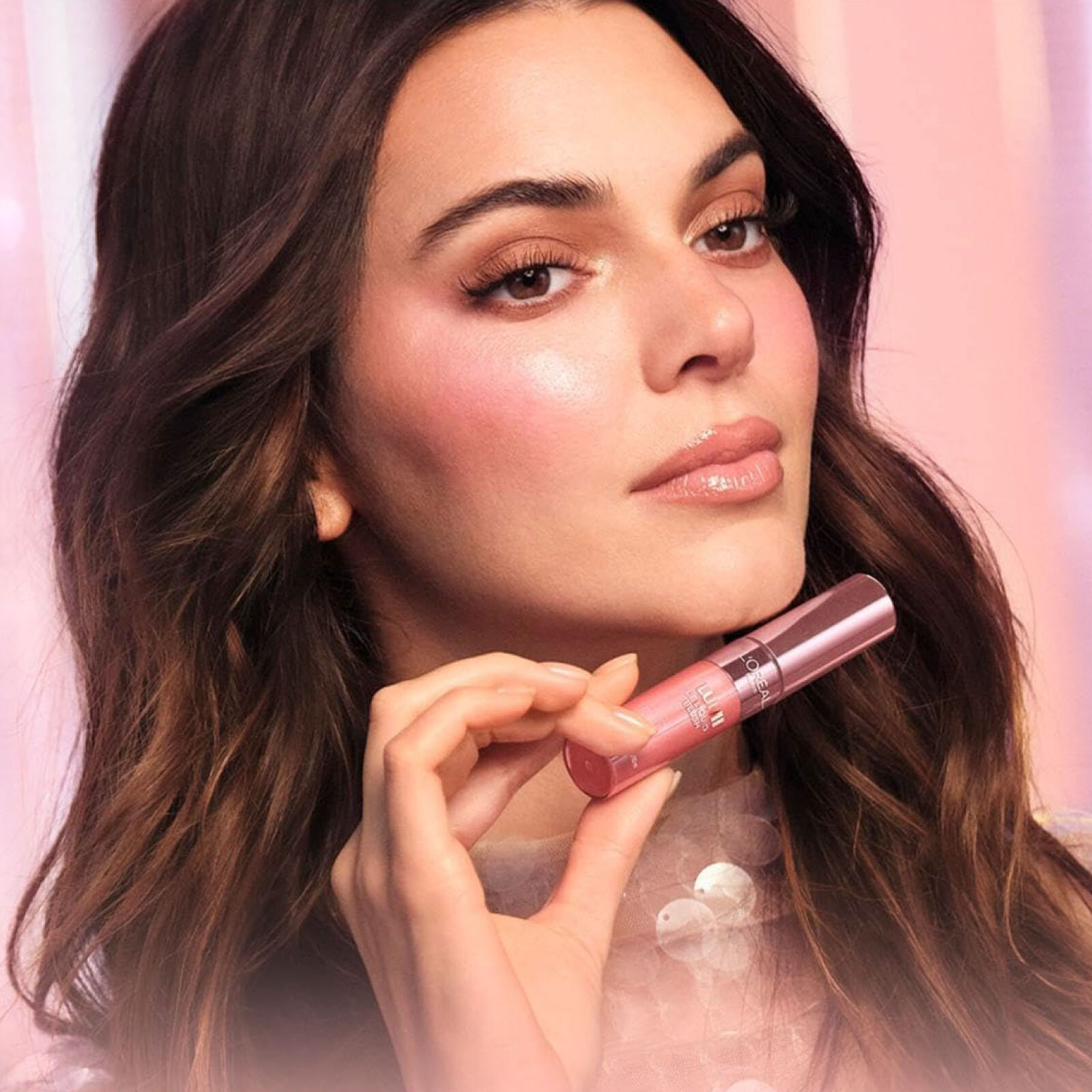 Blush 635 Glowy Worth It Medium Lumi Le Liquid Ultra-Leggero Modulabile a Lunga Tenuta Fresco e Naturale