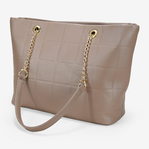 Bolso shopper taupe para portátil con cadena y colgante