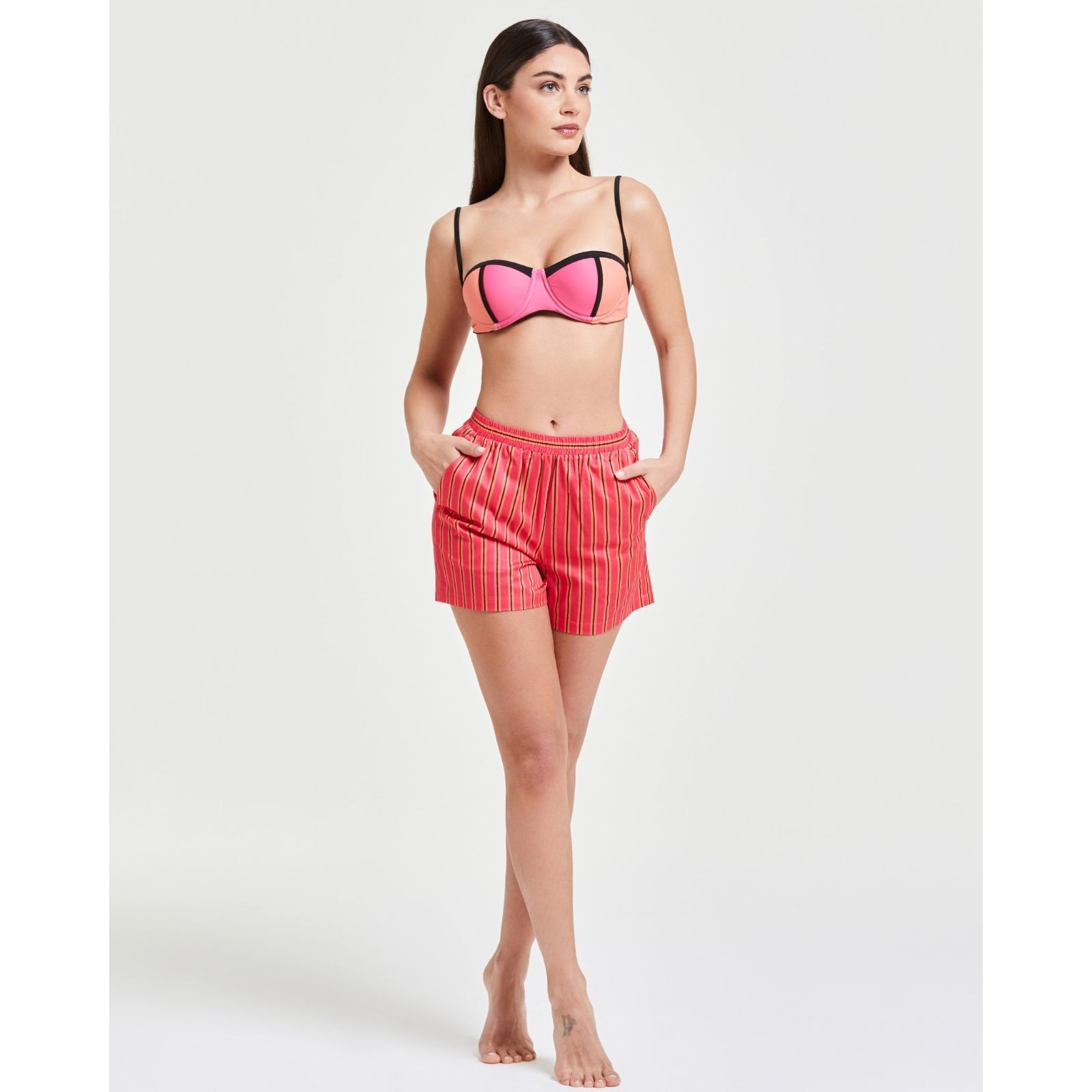 Pompea x Silvian Heach shorts con fantasia rigata