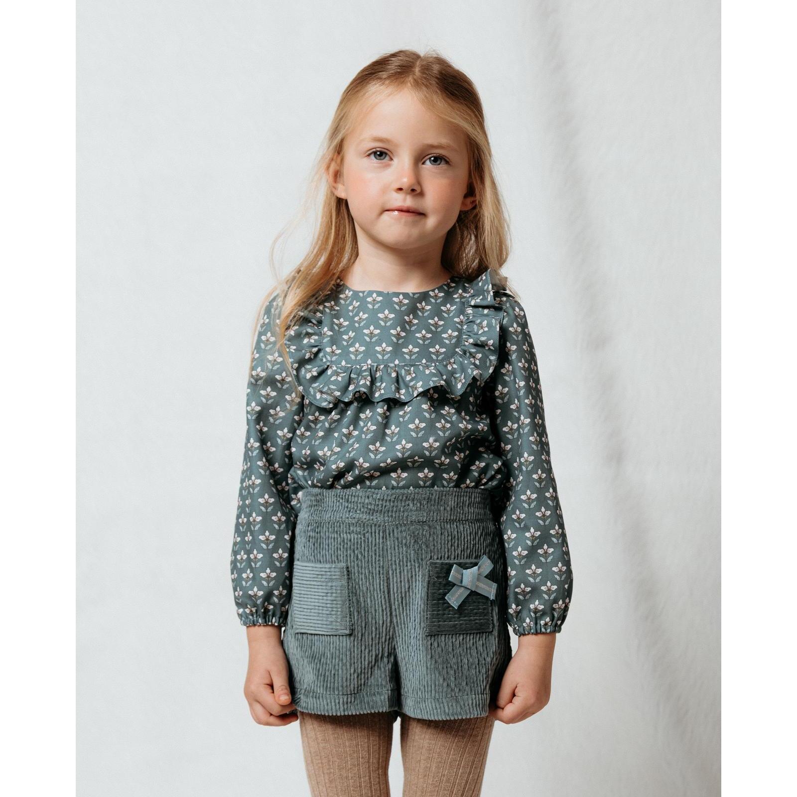 Short Verde De Pana Con Bolsillos