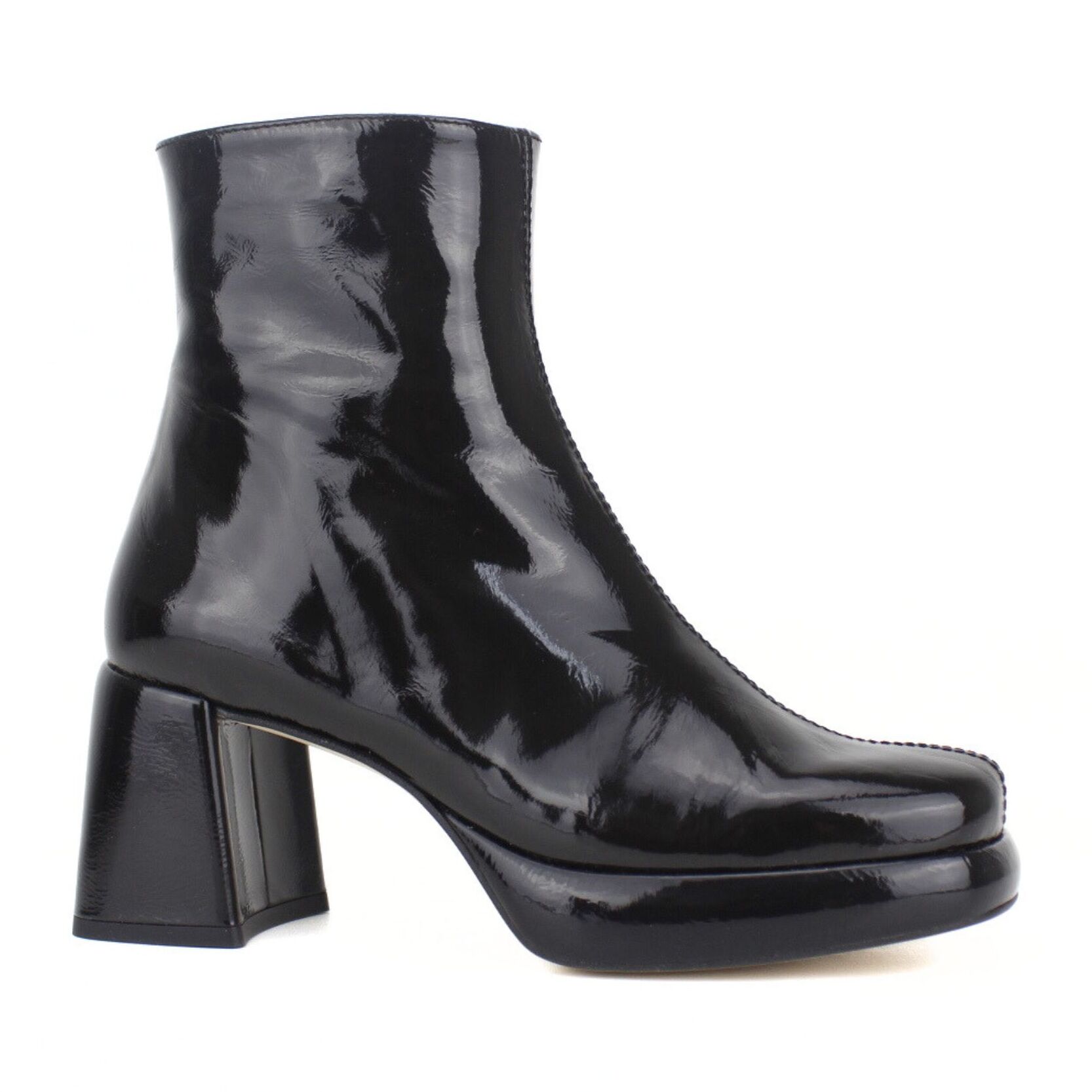 Botine charol negro con plataforma. Tacón de 7 cm