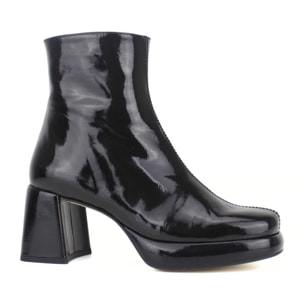 Botine charol negro con plataforma. Tacón de 7 cm