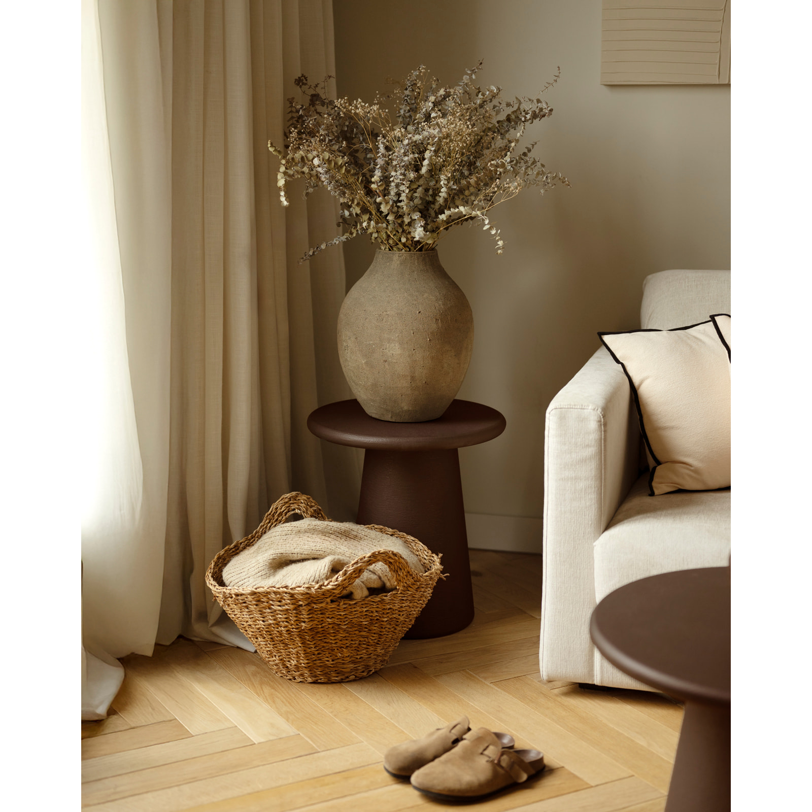 Table d'appoint ronde en microciment marron de 45x50cm Hauteur: 50 Longueur: 45 Largeur: 45
