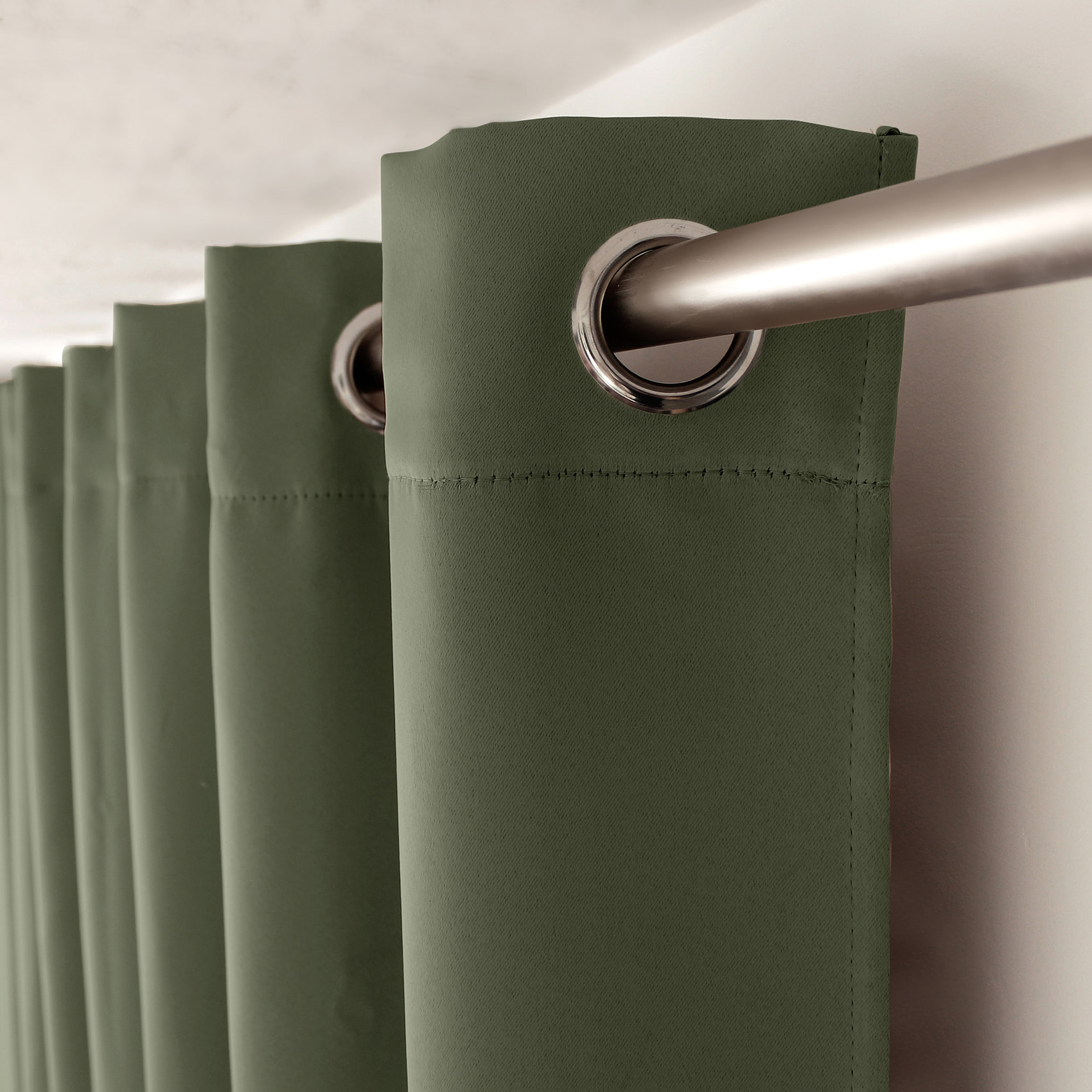 Rideau occultant uni avec 8 œillets - Vert