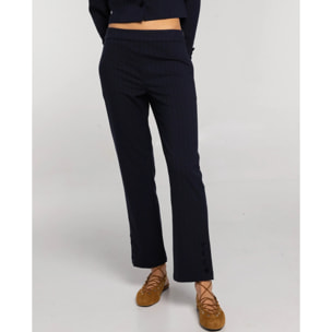 Pantalón de vestir  estilo traje con aberturas laterales y 5 botones en el bajo de mujer