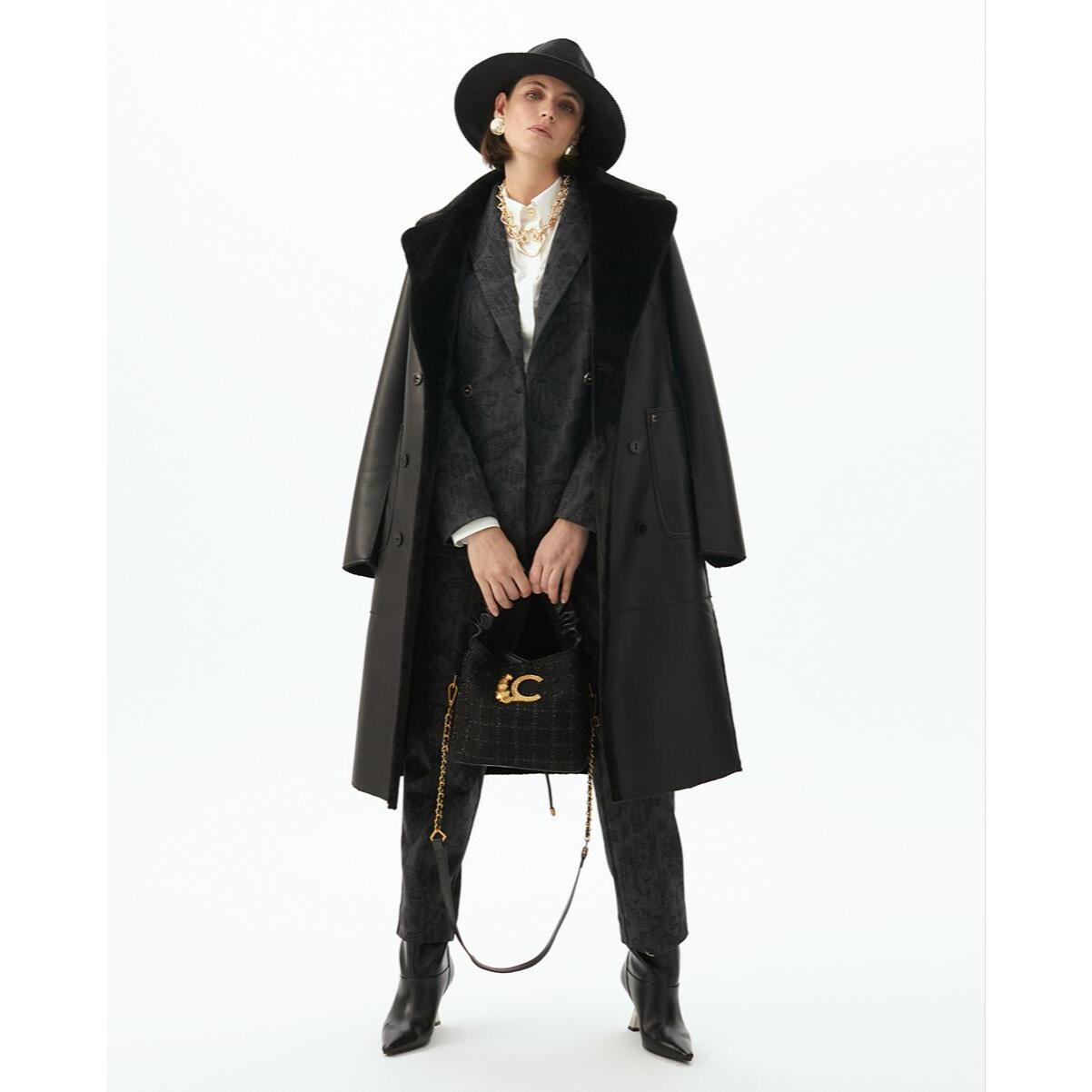 Cappotto lungo in piume nero