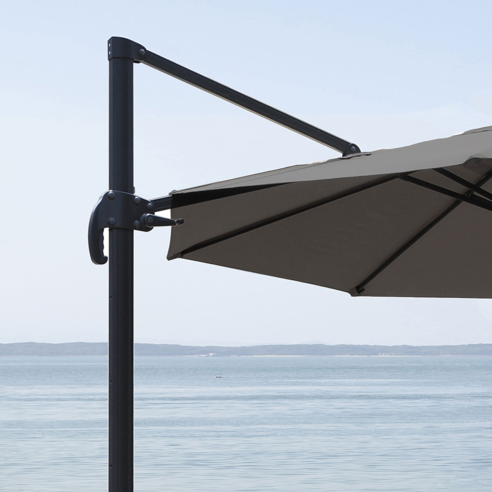 Parasol rond et déporté - Taupe