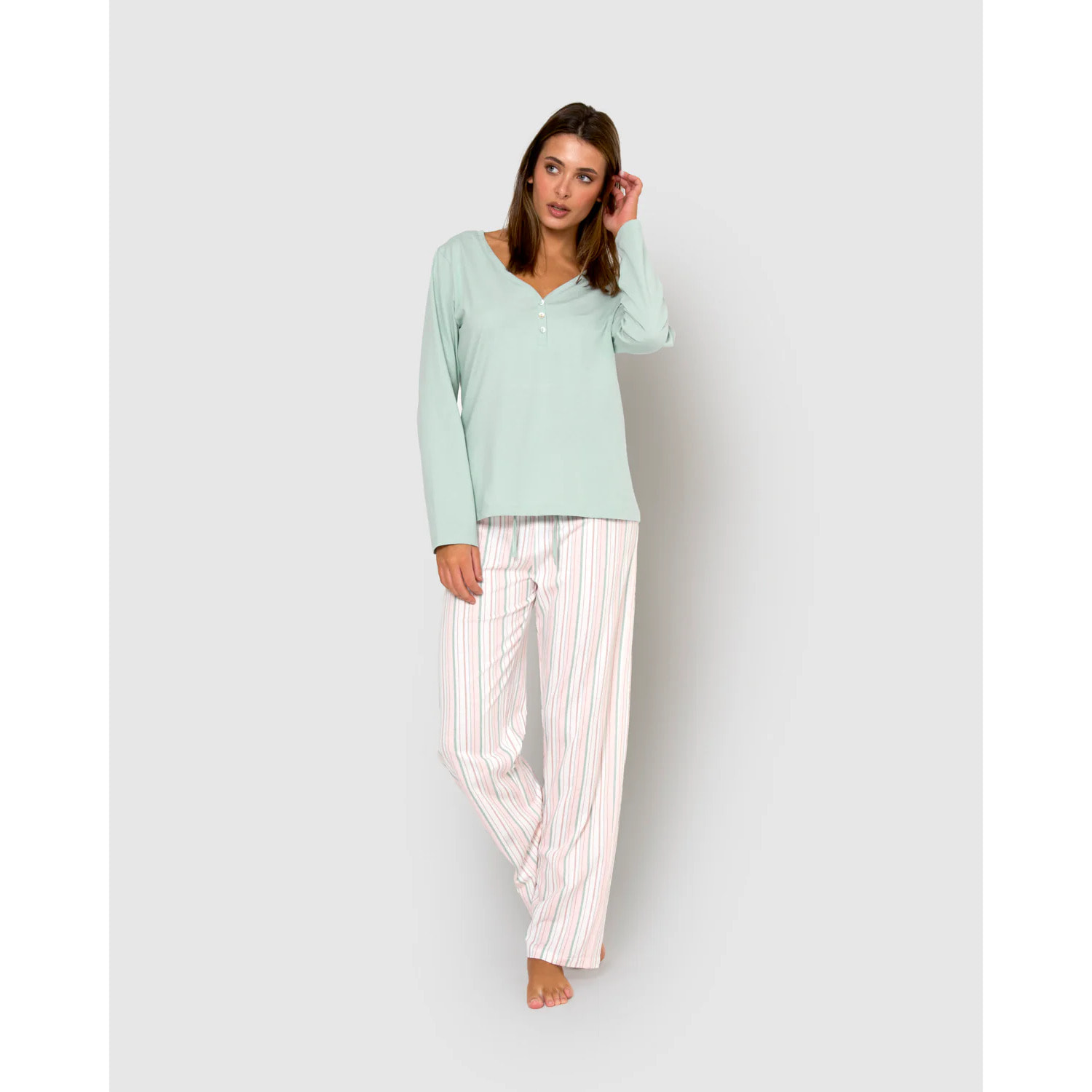 Pigiama lungo in cotone color verde acqua con scollo a v