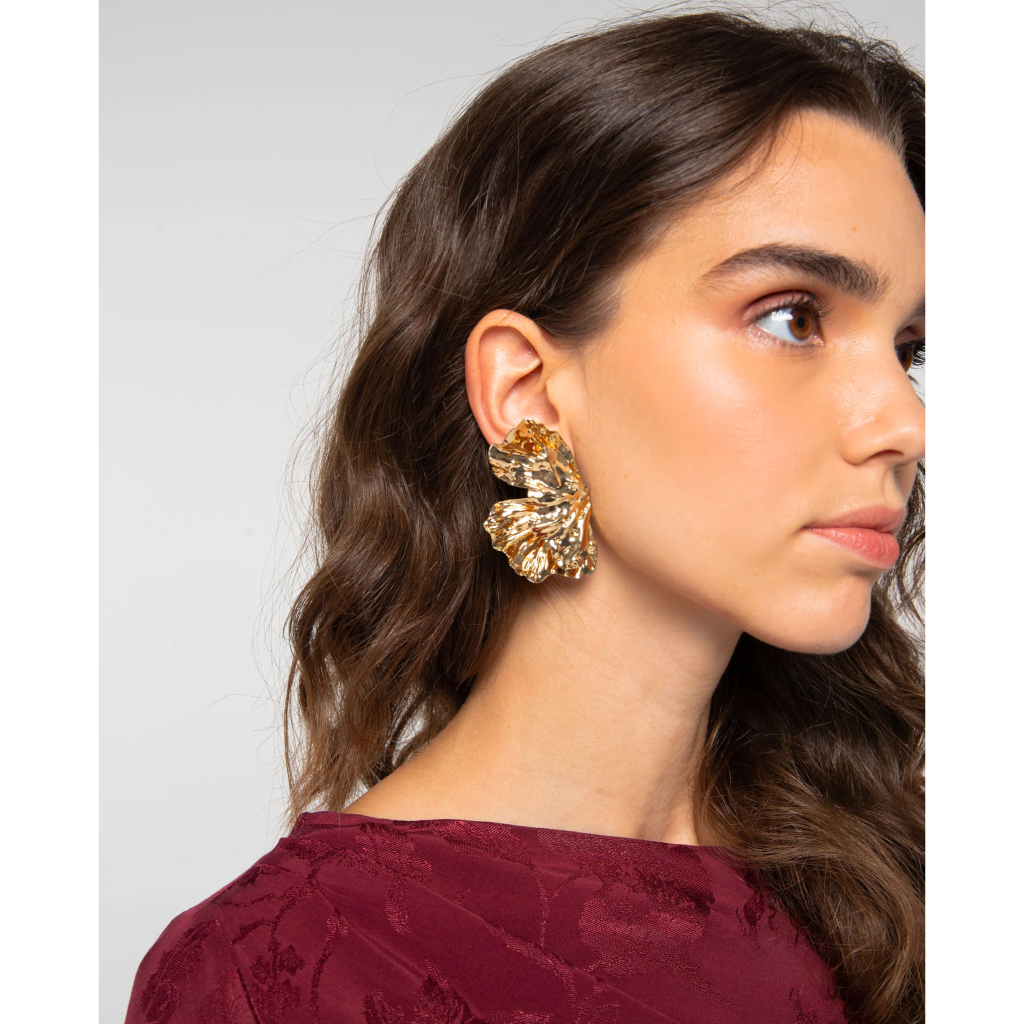 Pendientes en forma de pétalo irregular