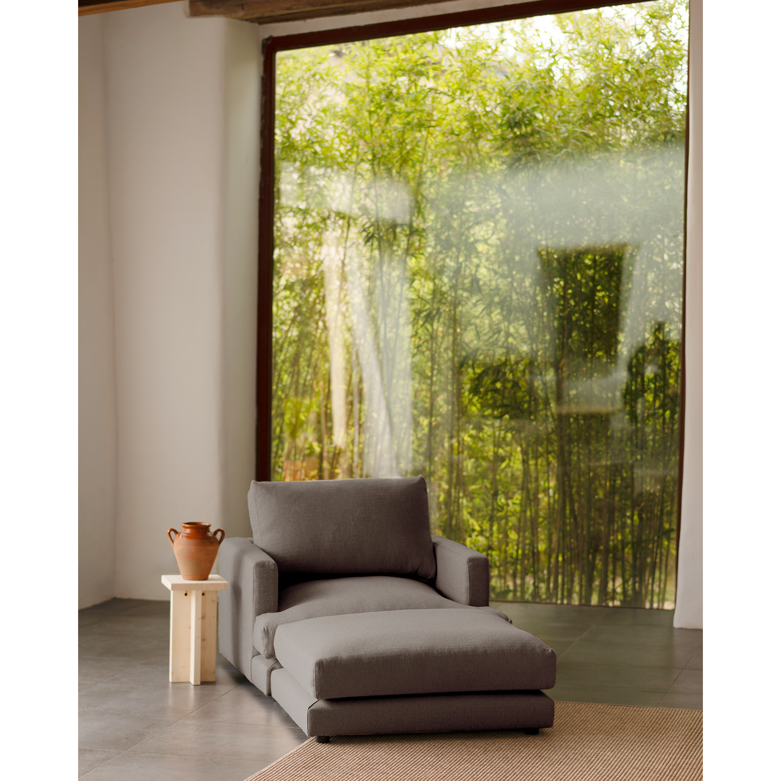 Puf gris oscuro de 97x78cm Alto: 36 Largo: 97 Ancho: 78