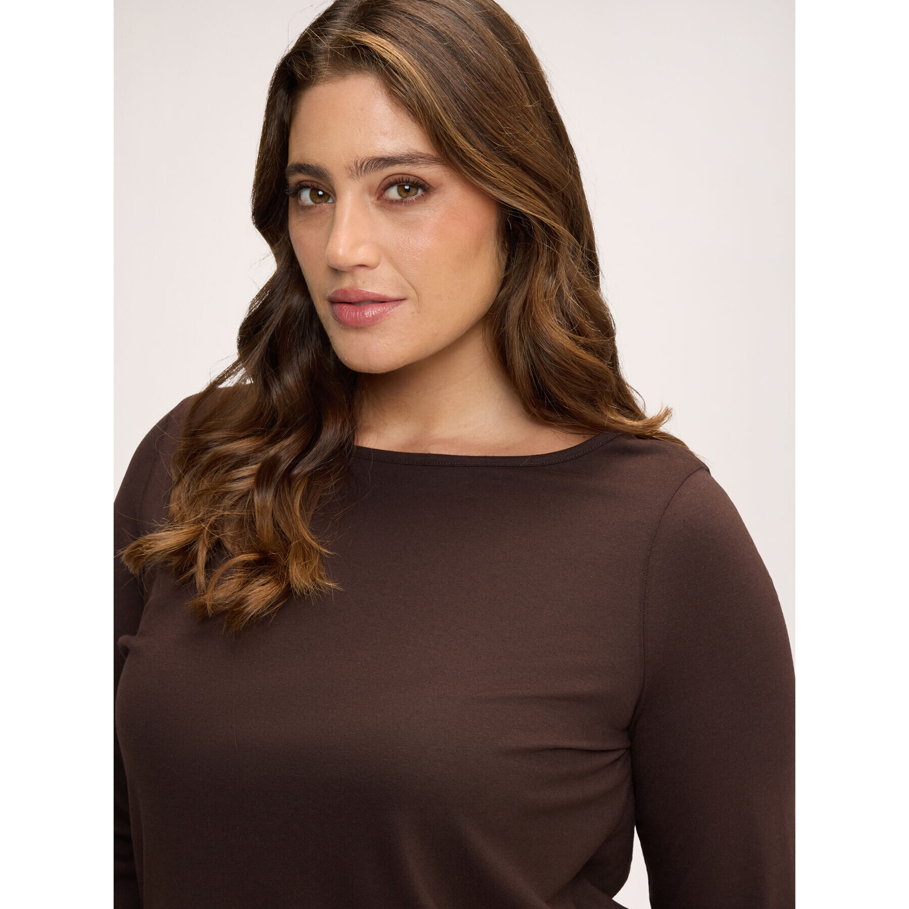 Fiorella Rubino - T-shirt con scollo a barchetta - Marrone