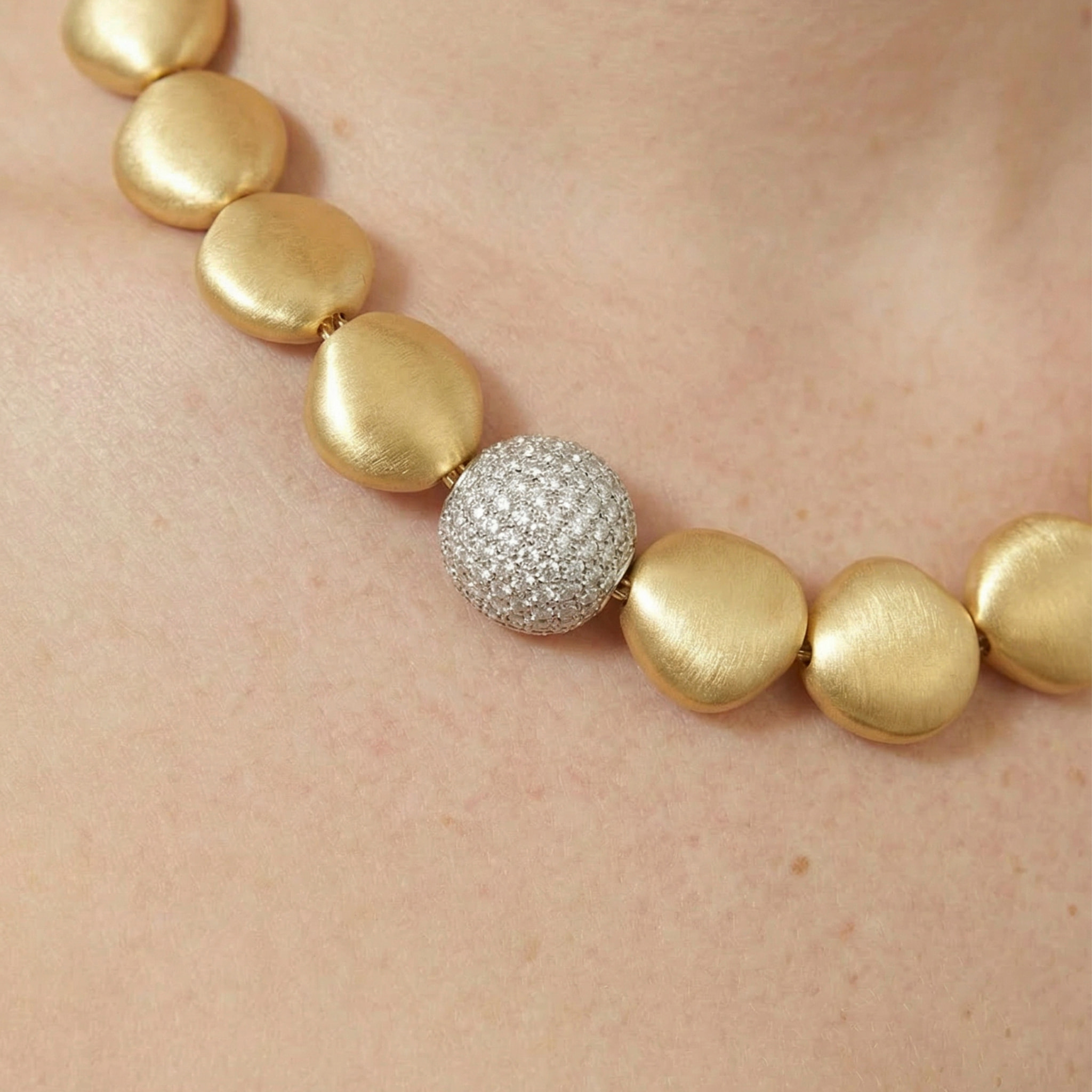 Collar Ubras acabado oro amarillo 18k