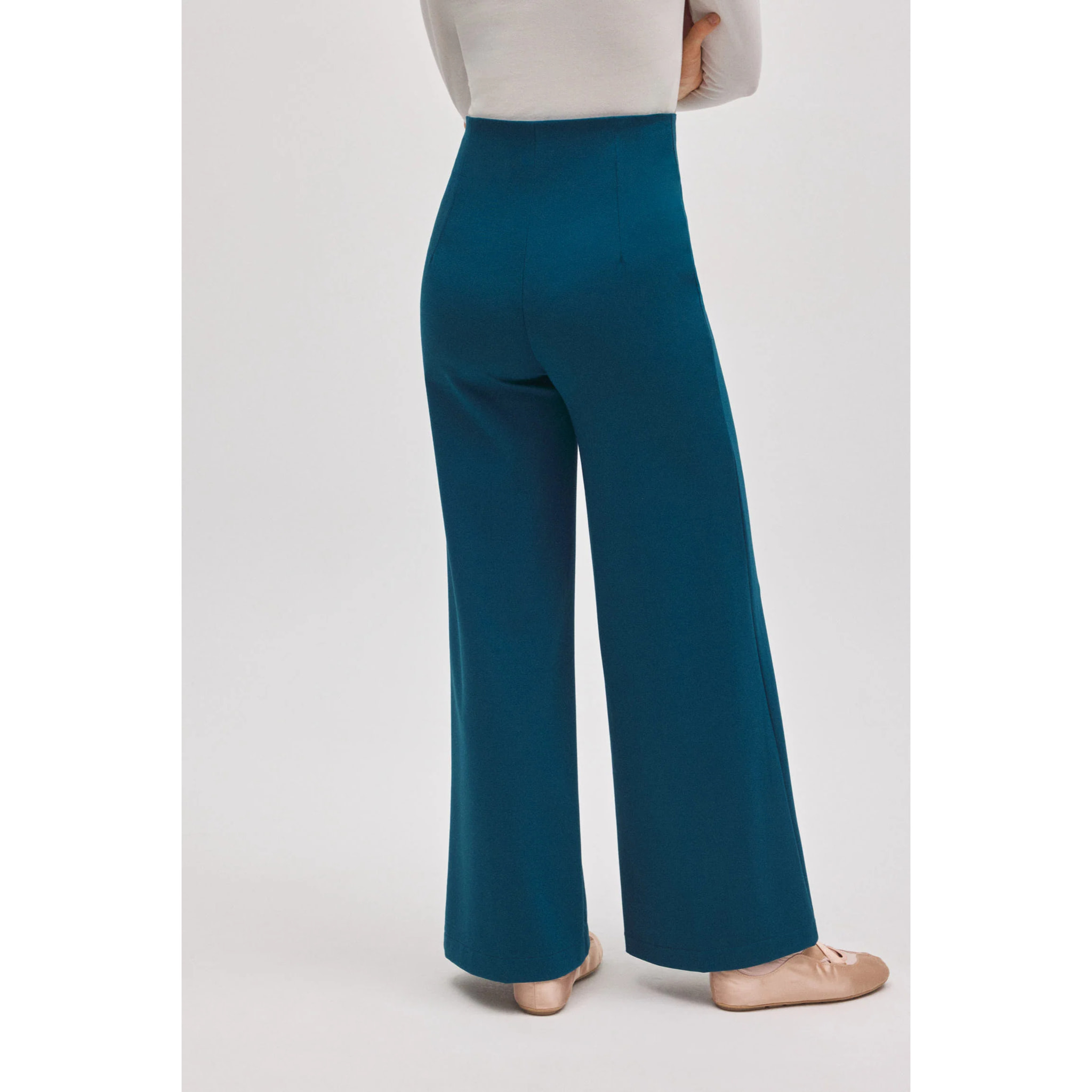 Pantaloni blu a gamba larga