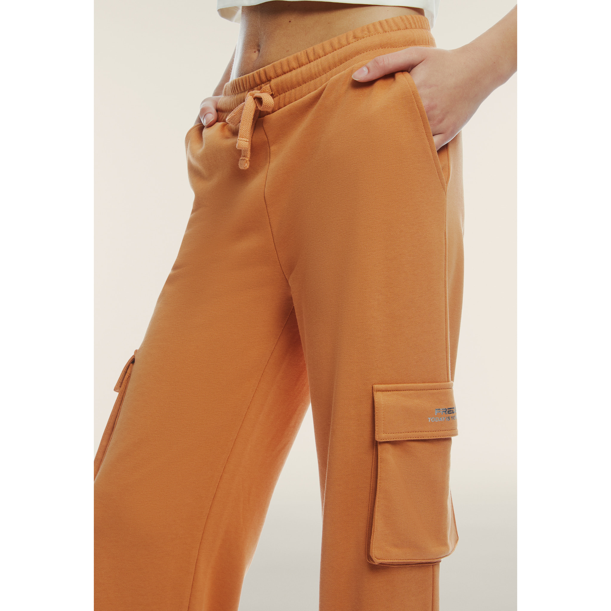 Pantaloni sportivi comfort fit con tasche cargo